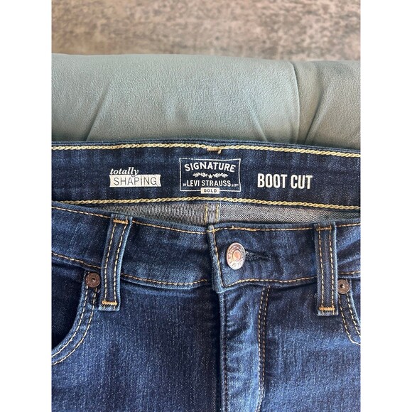Signature Levi Strauss Gold Totally Shaping Bootcut Womens jeans sz 33 Midrise - Picture 5 of 12